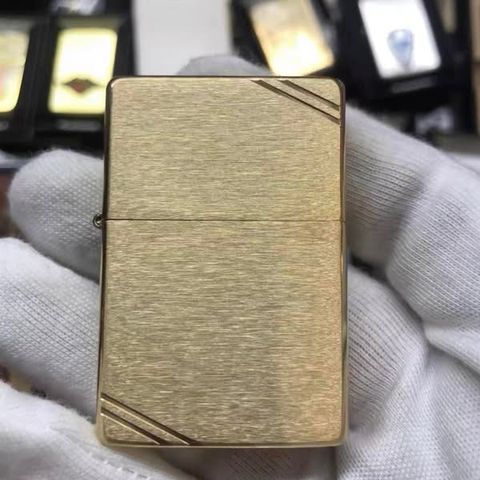 Bật Lửa Zippo 240 Vintage Brushed Brass - Thiết Kế Duy Nhất, Đồng Vàng Chặt Góc, Quà Tặng Độc Đáo Made in USA