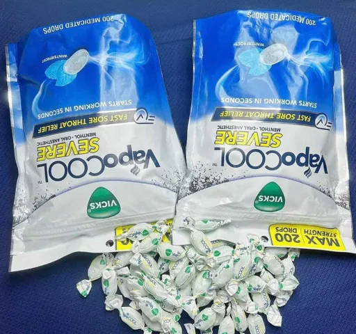 Kẹo ngậm thông cổ Vicks VapoCOOL Severe Menthol tách lẻ túi 50 viên, hàng nhập Mỹ