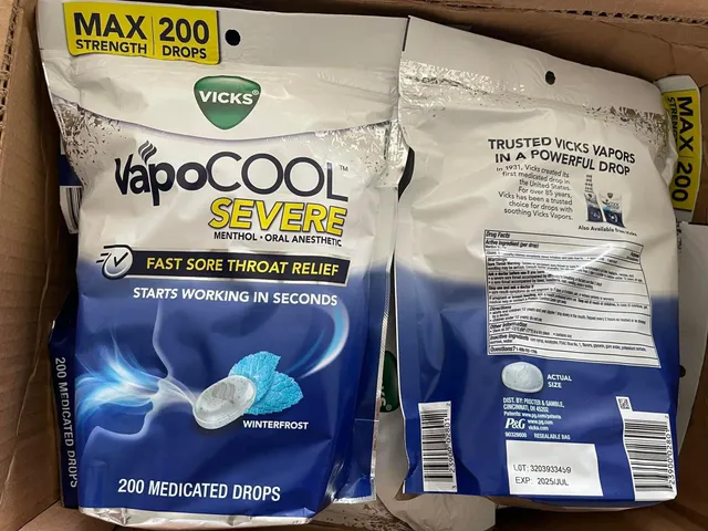 Kẹo ngậm thông cổ Vicks VapoCOOL Severe Menthol tách lẻ túi 50 viên, hàng nhập Mỹ