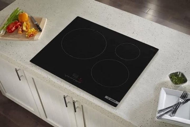 Bếp Từ 3 Vùng Nấu BOSCH PUC611BB5E Seri 4 - Mặt Kính Schott Ceran Chịu Nhiệt, Tiết Kiệm Điện, Điều Khiển Cảm Ứng
