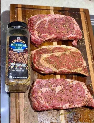 Gia vị ướp thịt bò Grill Mates Montrel Steak - Hương vị phong phú cho món steak hoàn hảo, xuất xứ Mỹ, dễ sử dụng cho bữa tiệc BBQ.