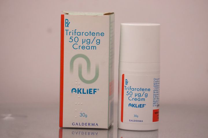 Aklief Trifarotene cream 0.005% kem giảm mụn trứng cá 30g