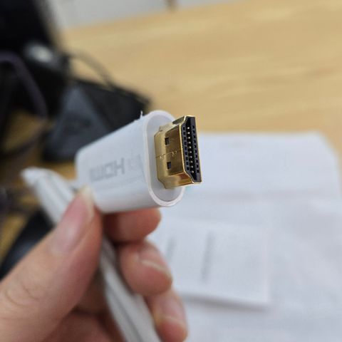 Cáp Chuyển Đổi USB-C Sang HDMI UGREEN MM121 1.5m - Kết Nối Điện Thoại Với Màn Hình Lớn, Hỗ Trợ 4K, Dễ Dàng Sử Dụng