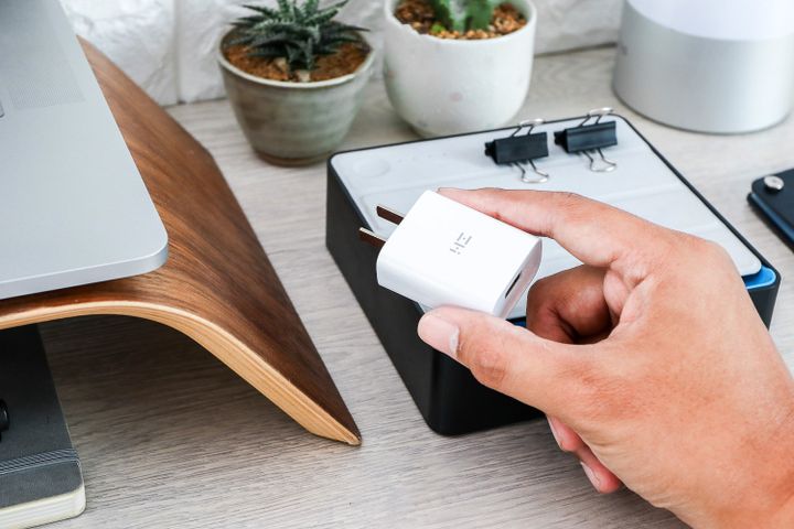 Củ Sạc Nhanh ZMI QC 3.0 18W HA612 Trắng - Sạc Nhanh cho iOS và Android, Bảo Vệ Thông Minh, Tương Thích Toàn Cầu