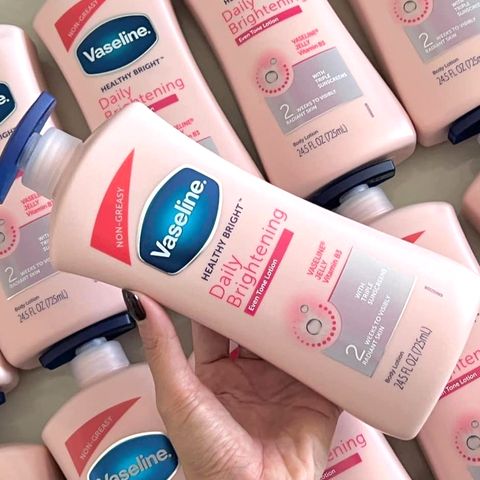 Sữa dưỡng thể Vaseline Daily Brightening USA 725ml