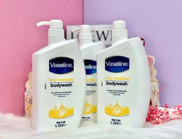 Sữa Tắm Vaseline Trắng Da Dưỡng Ẩm 1L - Sản Phẩm Phù Hợp Cho Mọi Loại Da, Giúp Trắng Sáng Và Cung Cấp Độ Ẩm Tối Ưu