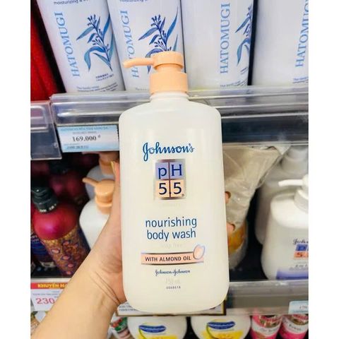 Sữa Tắm Johnson's pH 5.5 Dưỡng ẩm Da 750ml Hạnh Nhân - Sản phẩm Giúp Làm Sạch và Cấp Nước Cho Da Mềm Mại, Tự Nhiên
