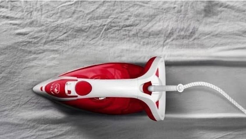 Bàn ủi hơi nước Tefal FV5717EO Easygliss Plus - Công suất 2500W, Đế Durilium AirGlide, Hơi nước tự động, Màu đỏ trắng
