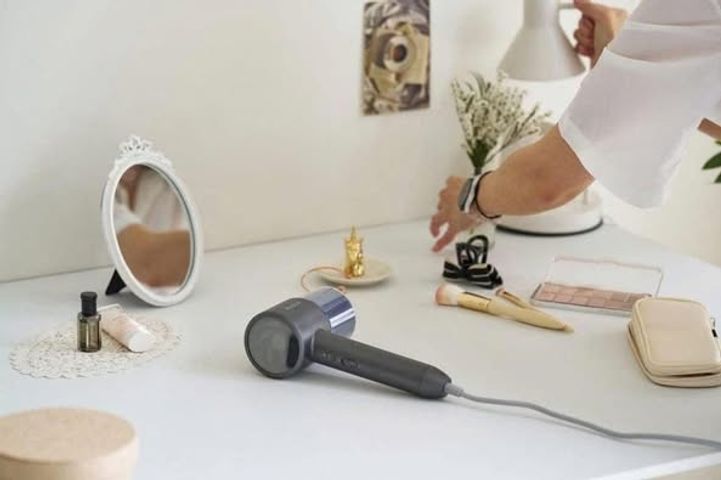 Máy Sấy Tóc Ion Âm 2Lock 1800W - Sấy Nhanh, Mượt Mà, Không Xẹp Tóc - Công Suất Turbo, Màn Hình Cảm Ứng Thời Thượng