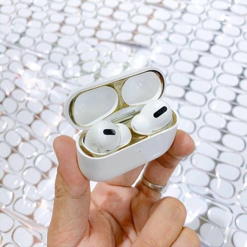 Miếng Dán Kim Loại Chống Bám Bẩn cho AirPods Pro 1 2 - Bảo Vệ Chống Bụi, Trầy Xước - Phụ Kiện Hoàn Hảo cho Tai Nghe AirPods