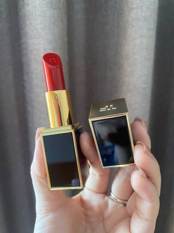 Nhí - Son Tom Ford 16 Scarlet Rouge Đỏ Cổ Điển (Vỏ Đen)