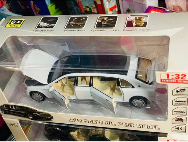 Mô hình xe ô tô Automini 1:32 Scale Die Cast Model có đèn mở cửa - Đồ chơi trẻ em chất lượng cao, sưu tập thú vị
