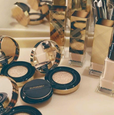 Phấn nước Burberry Ultimate Glow 40 light cool