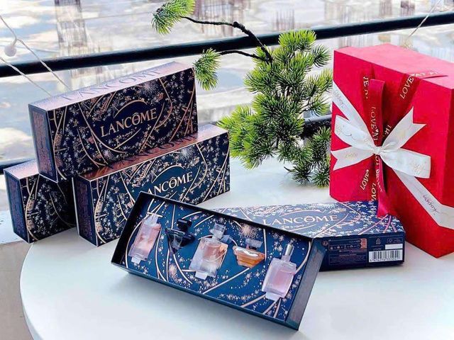 Set Lancome 5 chai Mini Perfume Icons 2024 Holiday Discovery Gift Set