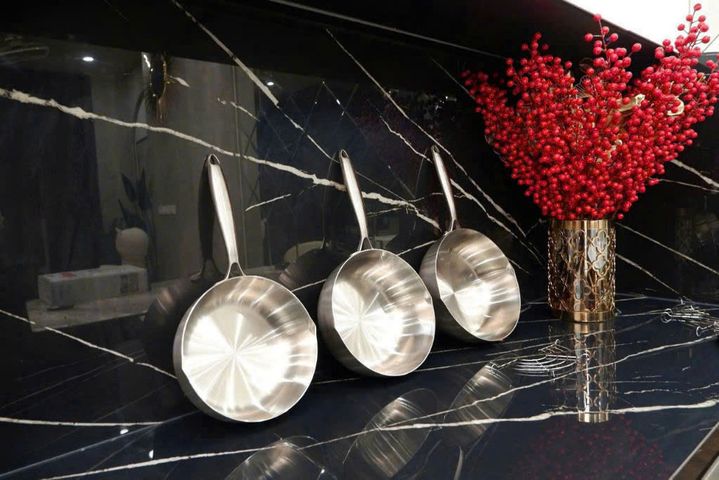Chảo Chống Dính Sâu Lòng Seka Inox Nguyên Khối, Dùng Mọi Loại Bếp + Vỉ Gác Dầu - Tiện Ích Cho Bếp Gia Đình