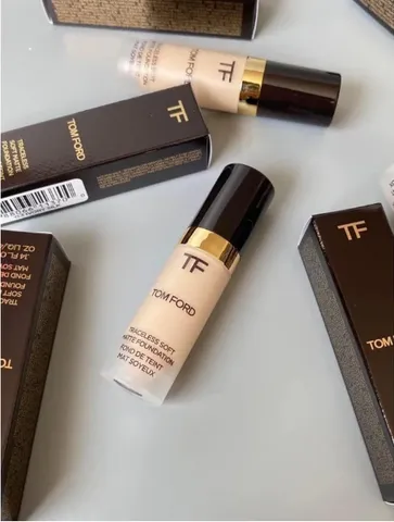 Kem Nền Tom Ford Traceless Soft Matte Foundation Mini 4ml