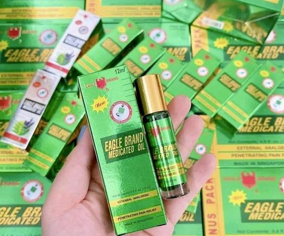Lốc 12 Dầu Gió Xanh Dạng Lăn Eagle Brand Medicated Oil 10ml (12 Chai)