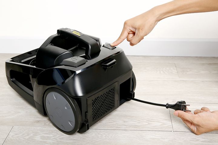 Máy Hút Bụi Panasonic MC-CL575KN49 2000W - Công Suất 270W, Bộ Lọc HEPA Kép, Dung Tích 2.2L, Dễ Dàng Vệ Sinh, Thiết Kế Sang Trọng