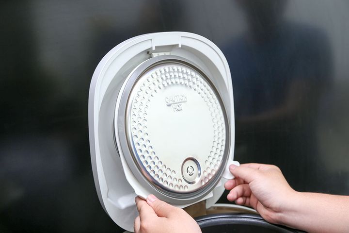 Nồi Cơm Điện Sharp KS-TH18-GL 1.8 Lít - Sang Trọng, Hẹn Giờ Thông Minh, Công Nghệ Nấu 3D, Dùng Cho 4-6 Người