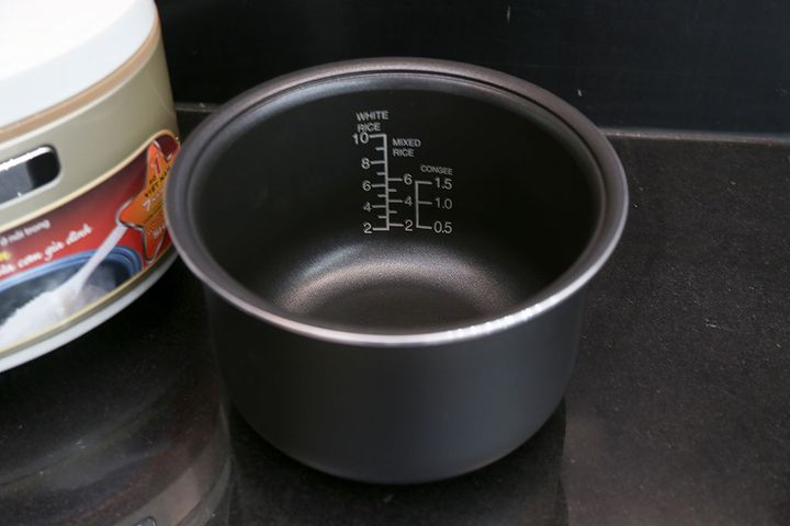 Nồi Cơm Điện Sharp KS-TH18-GL 1.8 Lít - Sang Trọng, Hẹn Giờ Thông Minh, Công Nghệ Nấu 3D, Dùng Cho 4-6 Người