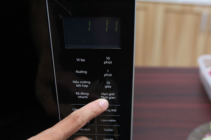 Lò Vi Sóng Panasonic NN-GF574MYUE 27L Inverter Nướng - Thiết Kế Hiện Đại, Tiết Kiệm Năng Lượng, Dùng Cho Gia Đình