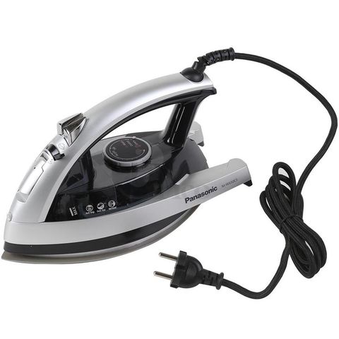 Bàn Là Hơi Nước Panasonic NI-W650CSLRA - Công Suất 2200W, Thiết Kế Sang Trọng, Mặt Đế Chống Dính, Ủi Nhanh Chóng, Tiện Lợi Cho Mọi Chất Liệu