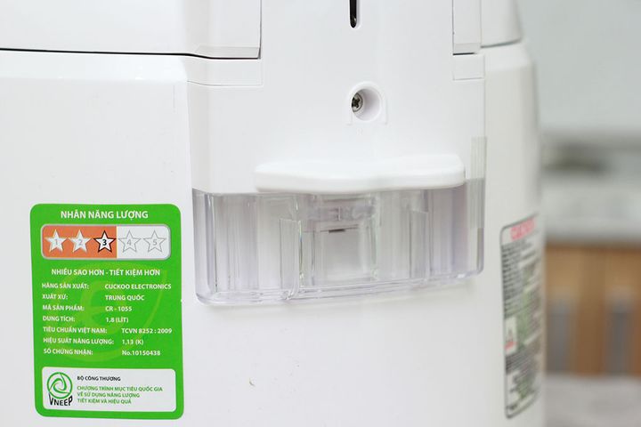 Nồi cơm điện Cuckoo CR-1055 1.8L - Nấu cơm, hầm nóng với thiết kế màu trắng đỏ cho gia đình 4-6 người sử dụng, dễ dàng di chuyển.