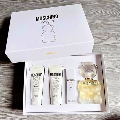 Set Moschino Toy 2 EDP( NH100ML+NH10ML+ST100ML+DT100ML)