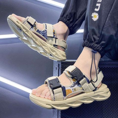 Sandal Đế Xoắn Khóa Bấm M8 Siêu Ngầu - Xăng-đan Thời Trang Nam Họa Tiết Đ độc đáo, Tăng 1 Size, Chất Lượng Cao