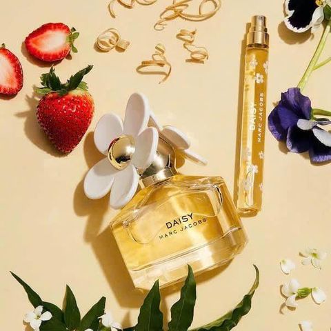Set Nước Hoa Marc Jacobs Daisy Nữ - Bộ Quà Tặng 100ml Nước Hoa, 10ml Chai Xịt, 75ml Lotion Dưỡng Thể Sang Trọng, Tươi Mát