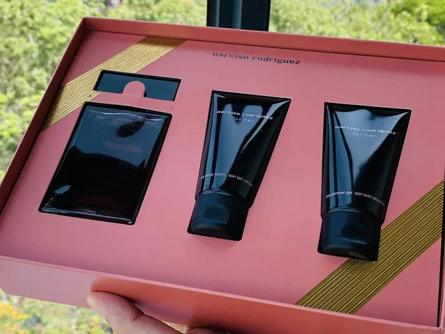 Set Nước Hoa Narciso Rodriguez For Her Musc Noir Rose 50ml - Lotion và Gel Dưỡng Da 50ml - Hương Thơm Quyến Rũ, Sang Trọng