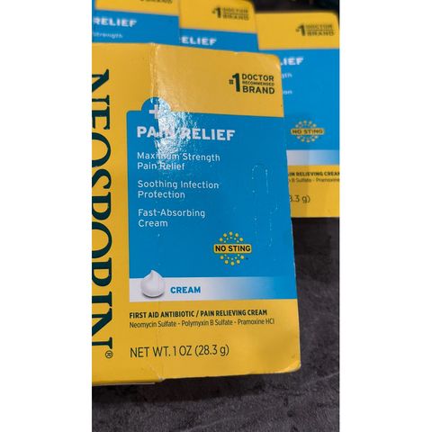 Kem Bôi Mờ Sẹo Neosporin 28.3g & 14.2g - Hỗ Trợ Làm Mờ Sẹo, Cải Thiện Da, Chăm Sóc Da Hiệu Quả từ Mỹ
