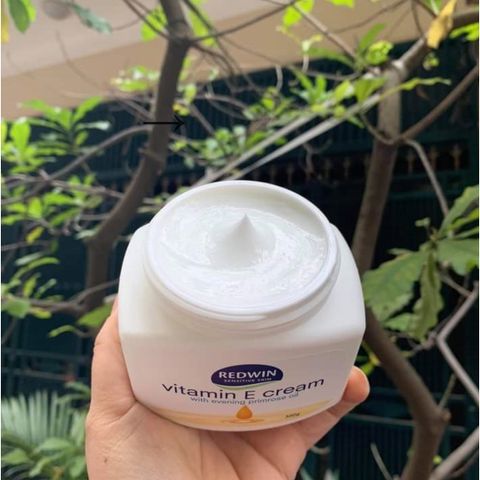 Kem Dưỡng Ẩm Body & Face Vitamin E  300ml Úc - Cung cấp độ ẩm, làm sáng da, bảo vệ da, phù hợp cho mọi loại da