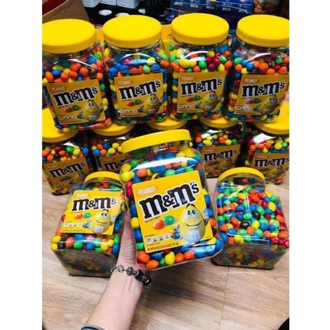 Kẹo Socola Nhân Đậu Phộng M&M 1757g - Nắp Vàng, Hương Vị Ngọt Ngào, Lý Tưởng Cho Tiệc Tùng Và Xem Phim