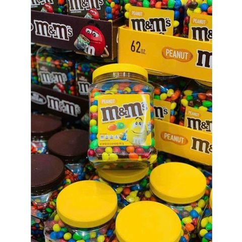 Kẹo Socola Nhân Đậu Phộng M&M 1757g - Nắp Vàng, Hương Vị Ngọt Ngào, Lý Tưởng Cho Tiệc Tùng Và Xem Phim
