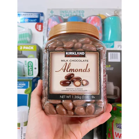 Socola Sữa Hạnh Nhân Kirkland Signature 1.36kg - Socola Sữa Ngọt Ngào, Hạt Hạnh Nhân Giòn Rụm, Quà Tặng Tuyệt Vời