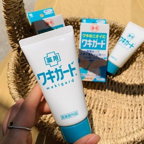 Lăn khử mùi Kobayashi Nhật 50g - Giải pháp ngăn mùi hôi hiệu quả, chiết xuất tự nhiên, phù hợp cho mọi loại da