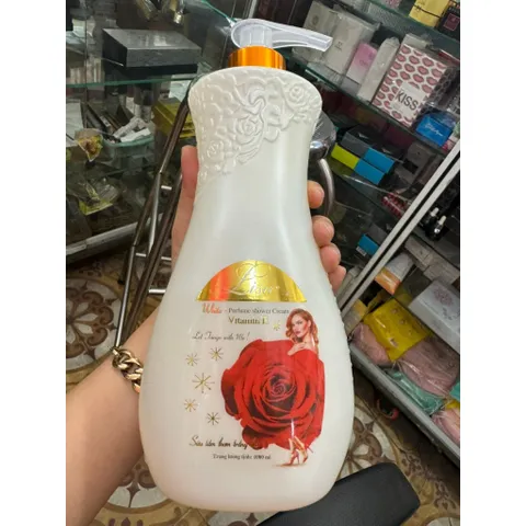 Sữa tắm dưỡng sáng da với vitamin E 1000ml