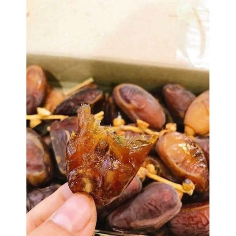 Chà Là Khô Nguyên Cành Deglet Nour hộp 500g