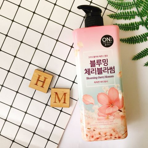 Sữa Tắm Dưỡng Da On The Body 900ml - Chăm Sóc Da Mềm Mại, Hương Thơm Dịu Nhẹ, Phù Hợp Với Da Nhạy Cảm