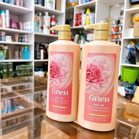 Sữa tắm Caress Dưỡng Trắng Da - 532ml