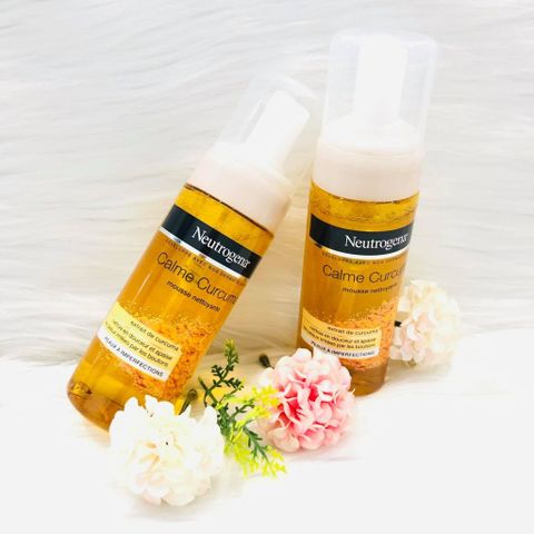 Sữa Rửa Mặt Tinh Chất Nghệ Neutrogena Calme Curcuma - 150ml