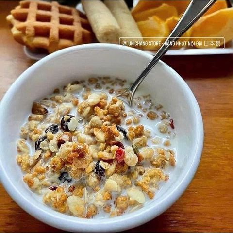 Ngũ cốc Calbee Nhật Ăn Kiêng Giảm Cân Mix Sữa Chua Trái Cây Granola 