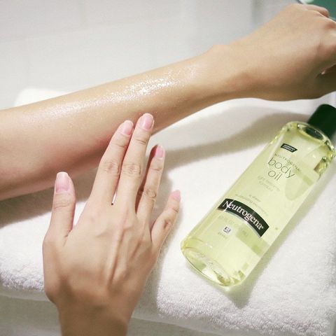 Tinh Dầu Dưỡng Thể Neutrogena Body Oil Light Sesame Formula 250ml - Dưỡng ẩm và bảo vệ da, phù hợp cho mọi loại da, đặc biệt da nhạy cảm
