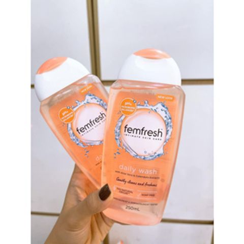 Dung Dịch Vệ Sinh Phụ Nữ Femfresh 250ml - Chăm Sóc Vùng Nhạy Cảm, Giúp Cân Bằng pH, Tạo Cảm Giác Sạch Sẽ, Tươi Mới Trong Ngày