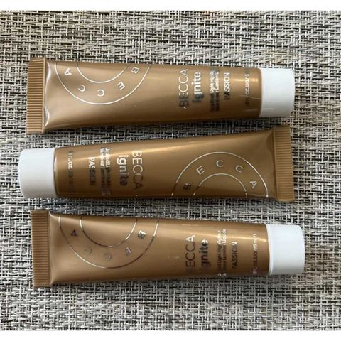 Kem Bắt Sáng Ignite Liquified Light Highlighter 15ml - Trang Điểm Tỏa Sáng Tự Nhiên, Phù Hợp Mọi Loại Da, Dễ Dàng Tán Mịn Màng