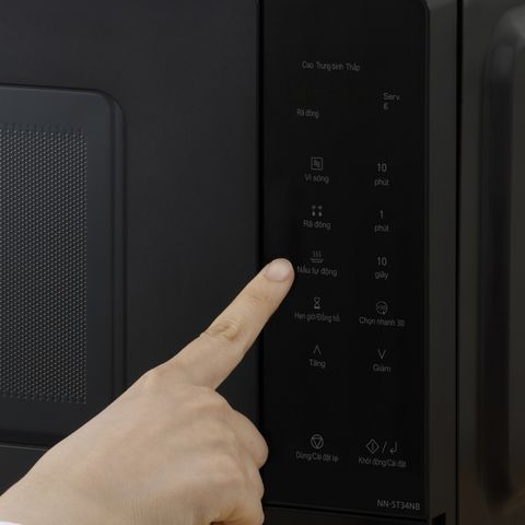 Lò Vi Sóng Panasonic 25 Lít NN-ST34NBYUE - Lò Vi Sóng Đen, Công Suất 900W, Rã Đông Tự Động, Thiết Kế Hiện Đại