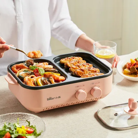 Bếp lẩu nướng đa năng Bear DKL-C12D1 1200W, kiểu dáng nhỏ gọn, an toàn, dễ sử dụng - Lựa chọn hoàn hảo cho không gian gia đình.