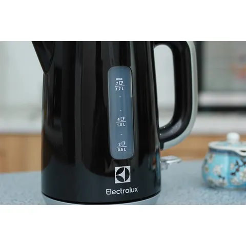 Bình đun nước siêu tốc Electrolux EEK3505 1.7L - Công suất 2200W, màu đen, bảo hành 24 tháng, chất lượng Thụy Điển