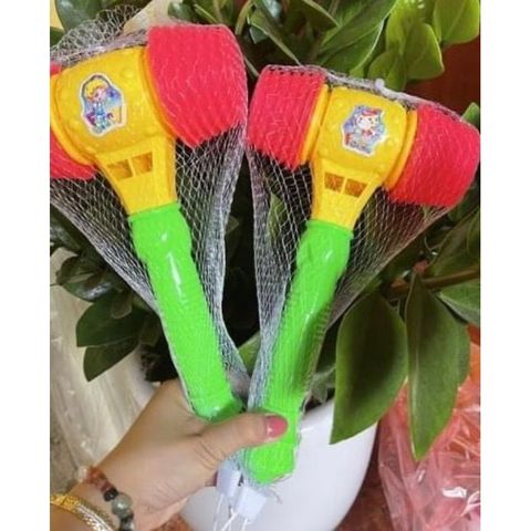 Búa chút chít cho bé làm quen với âm thanh